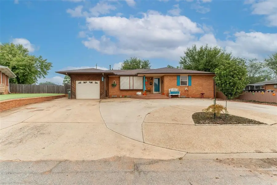 1030 Circle Drive, Clinton, OK 73601 - Image #2