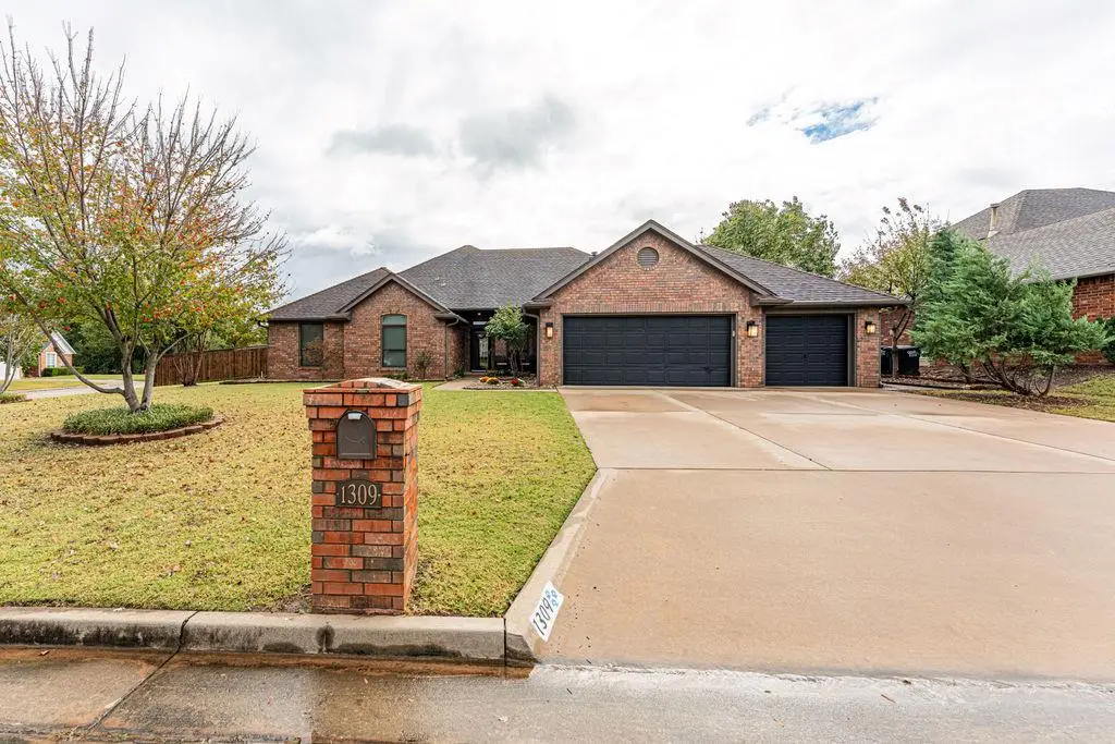 1309 Nottingham Circle, Shawnee, OK 74804 - #1