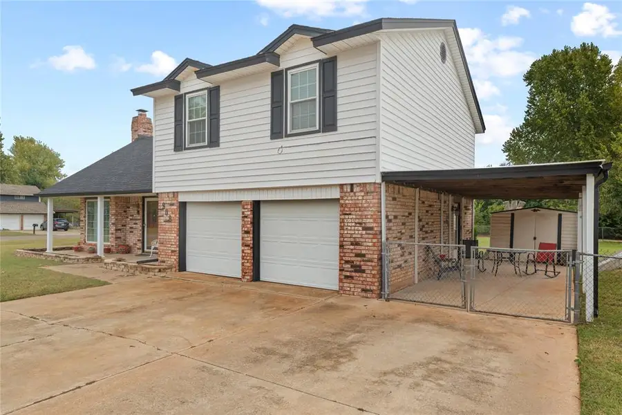 908 S Brookview Lane, Mustang, OK 73064 - Image #3