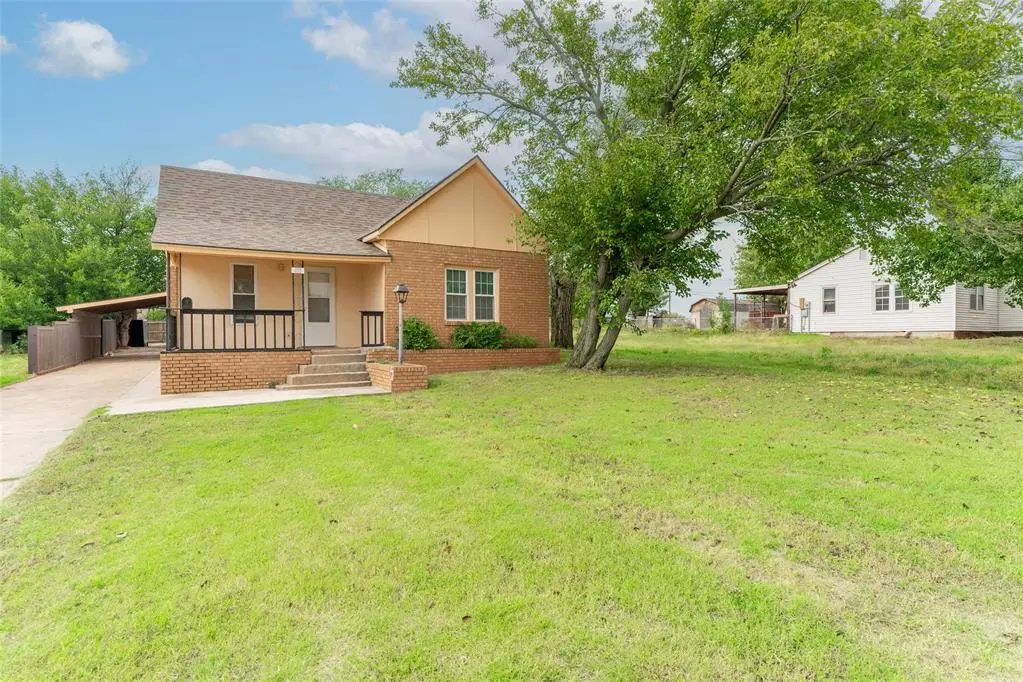 418 S 17th Street, Clinton, OK 73601 - Image #1