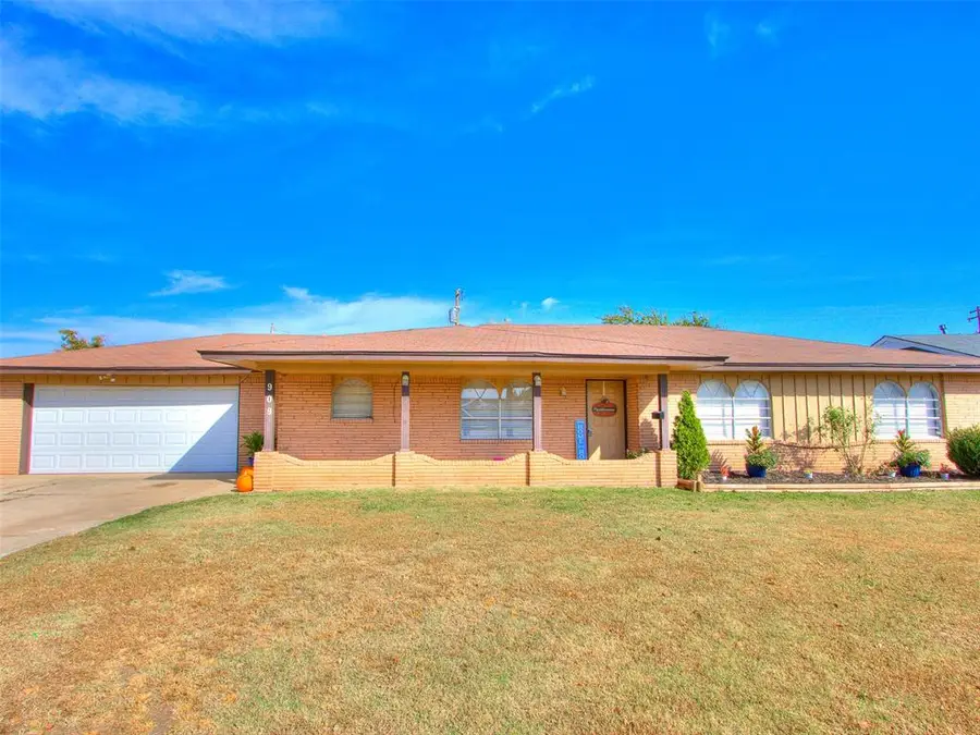 909 SW 5th Street, Moore, OK 73160 - Image #2