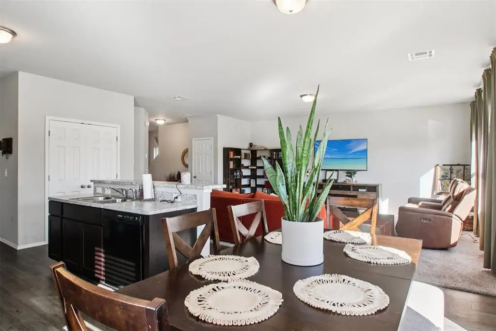 9504 NW 116th Court, Yukon, OK 73099 - Image #1