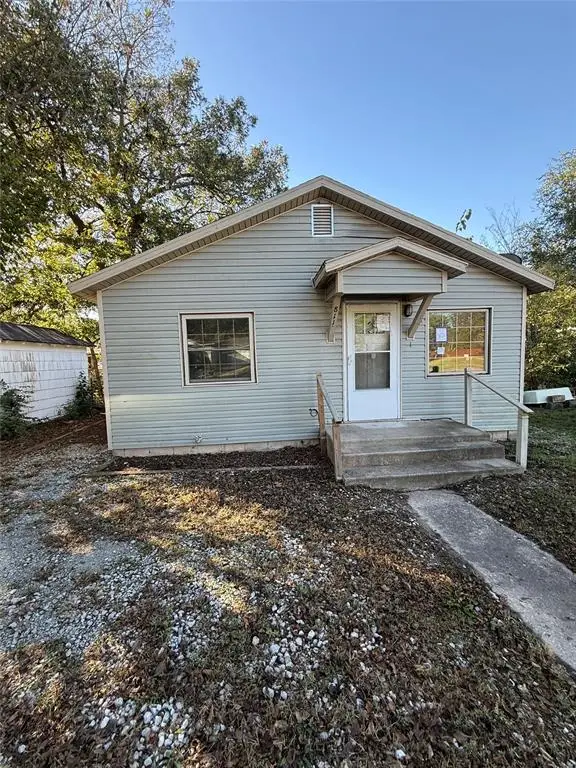 811 W 7th Street, Ada, OK 74820