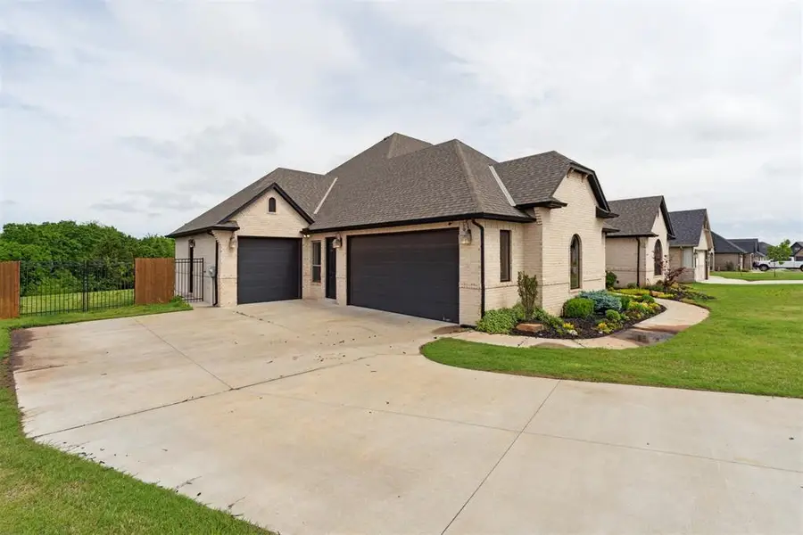 1111 Colonial Avenue, Tuttle, OK 73089 - Image #2