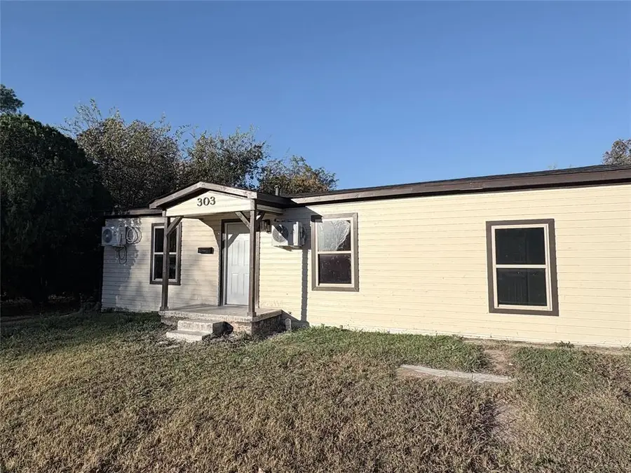 303 N 8th Street, Comanche, OK 73529 - Image #2