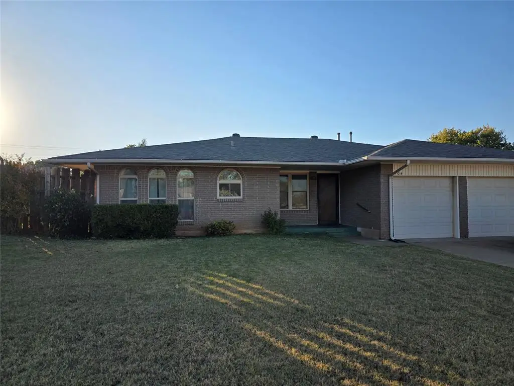 104 S 9th Street Circle, Chickasha, OK 73018 - #1