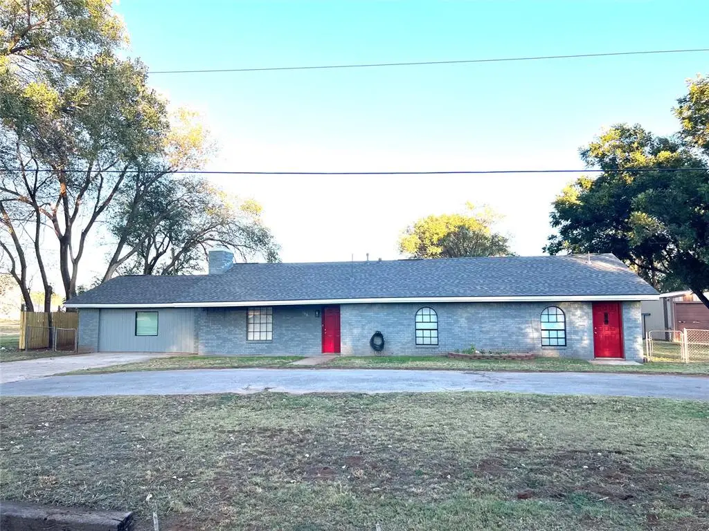 208 S 3rd Street, Sayre, OK 73662 - #1