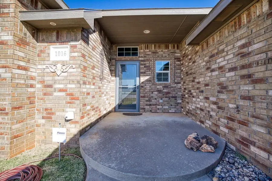 1016 Ridge Drive, Kingfisher, OK 73750 - Image #2