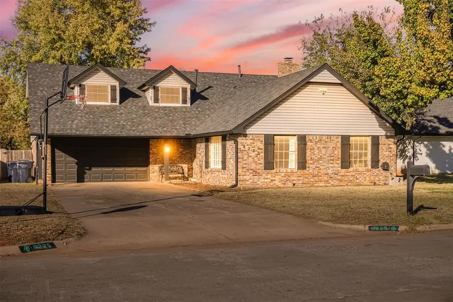 8225 Willow Creek Boulevard, Oklahoma City, OK 73162 - Image #2
