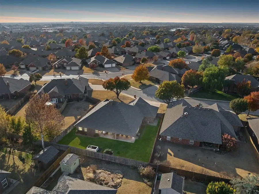 15604 Brenner Pass, Edmond, OK 73013 - #2