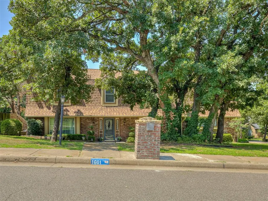 1601 N Mistletoe Lane, Edmond, OK 73034 - Image #2