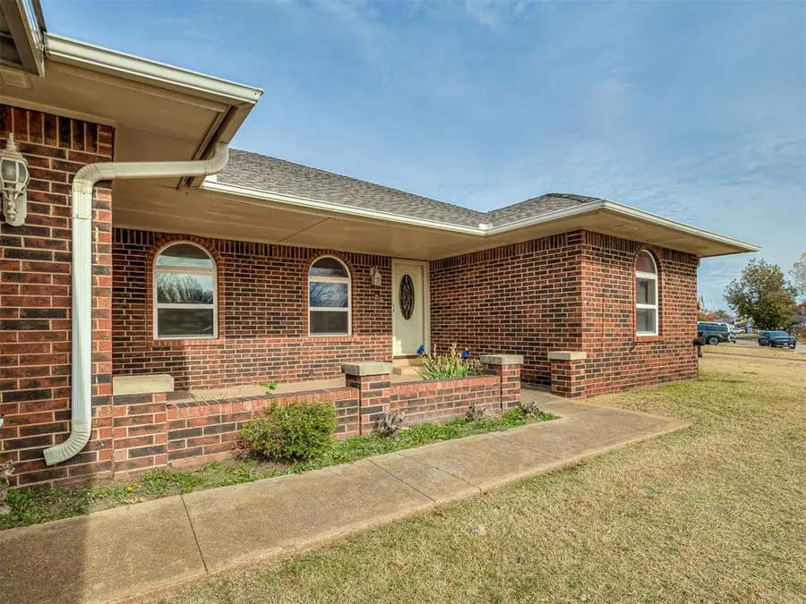 1109 E Hills Drive, Moore, OK 73160 - Image #3