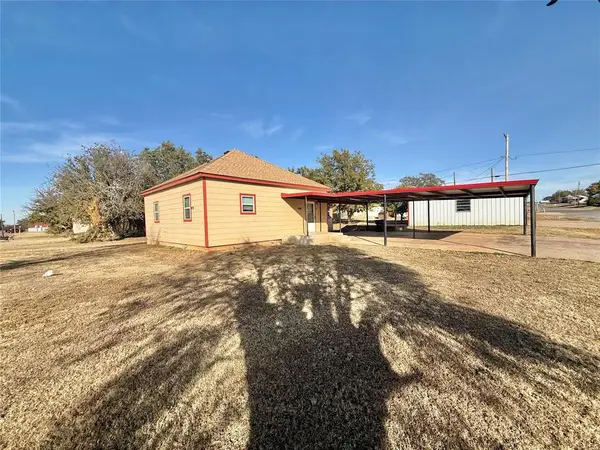 221 S 2nd Street, Sentinel, OK 73664