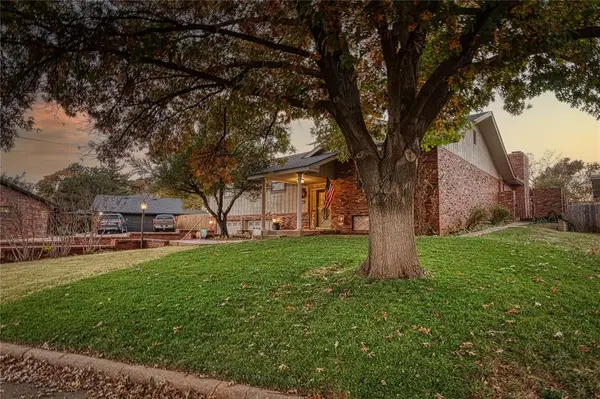 716 Phillips Lane, Clinton, OK 73601