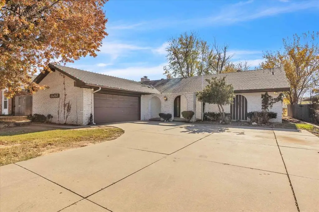 11212 Folkstone Drive, Yukon, OK 73099 - Image #1