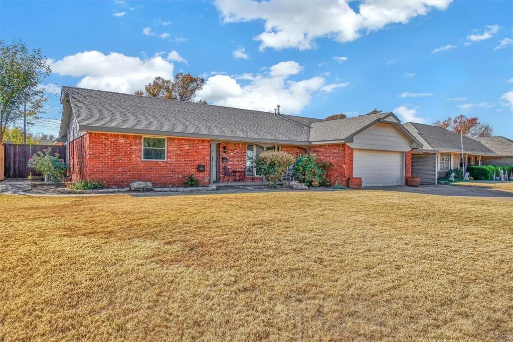 304 N Cardinal Circle, Altus, OK 73521 - Image #1