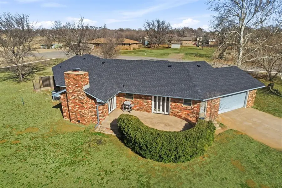 1103 N 8th Street, Sayre, OK 73662 - #3