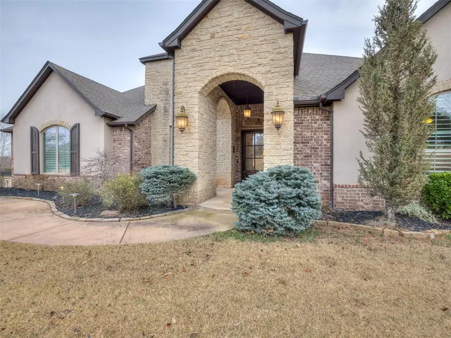 5508 Chateau Lane, Edmond, OK 73034 - Image #2