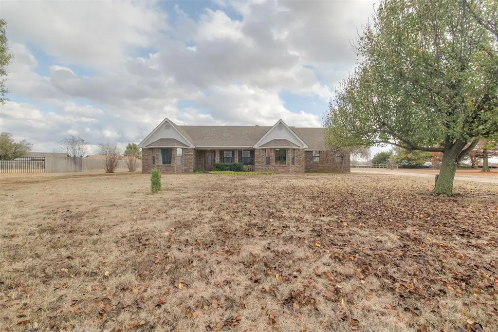 2303 Lakewood Drive, Chickasha, OK 73018 - Image #1