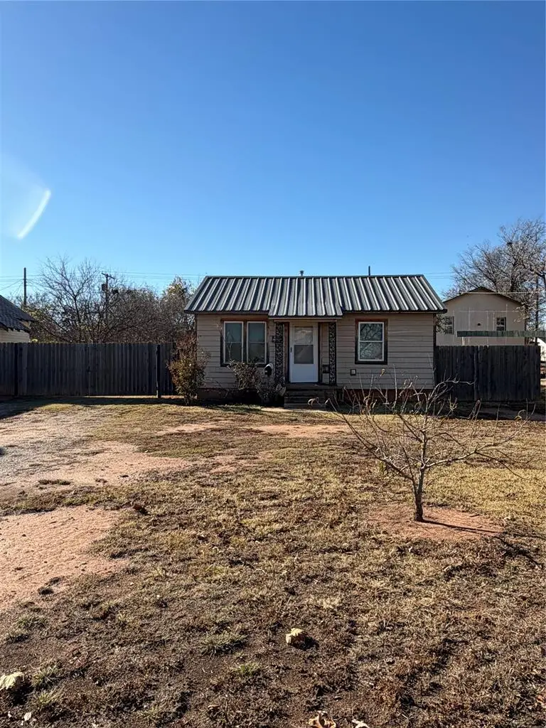 715 N Jackson Street, Altus, OK 73521 - #1