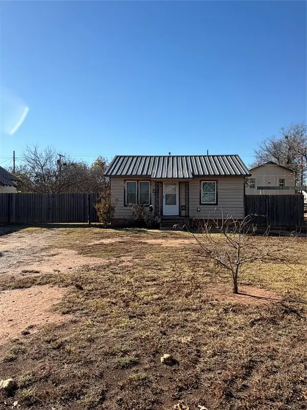 715 N Jackson Street, Altus, OK 73521