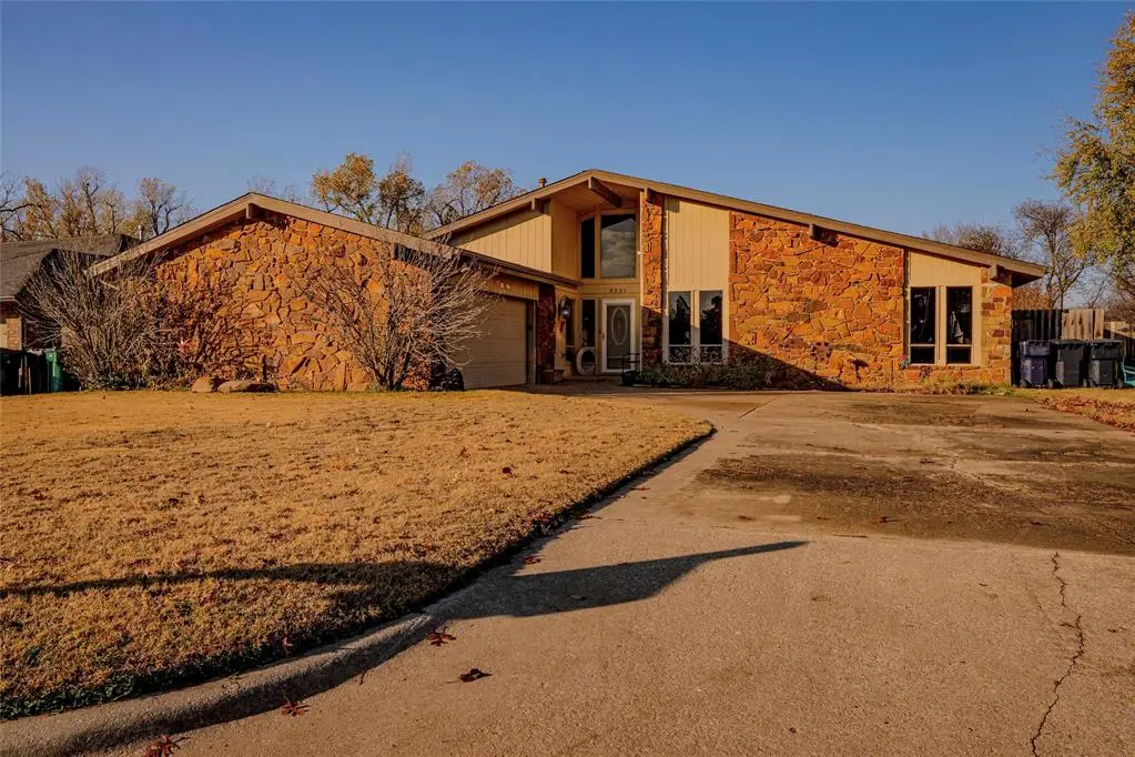 8301 Willow Creek Boulevard, Oklahoma City, OK 73162 - Image #1