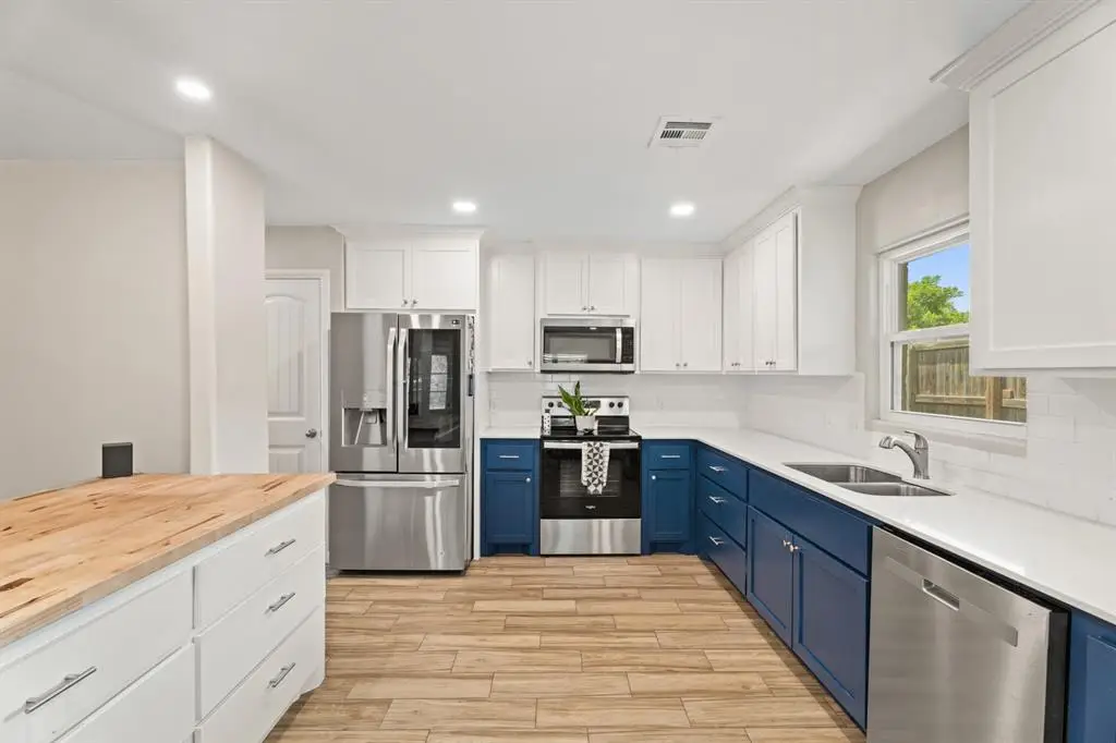 104 N Rambling Oaks Drive, Moore, OK 73160 - Image #1