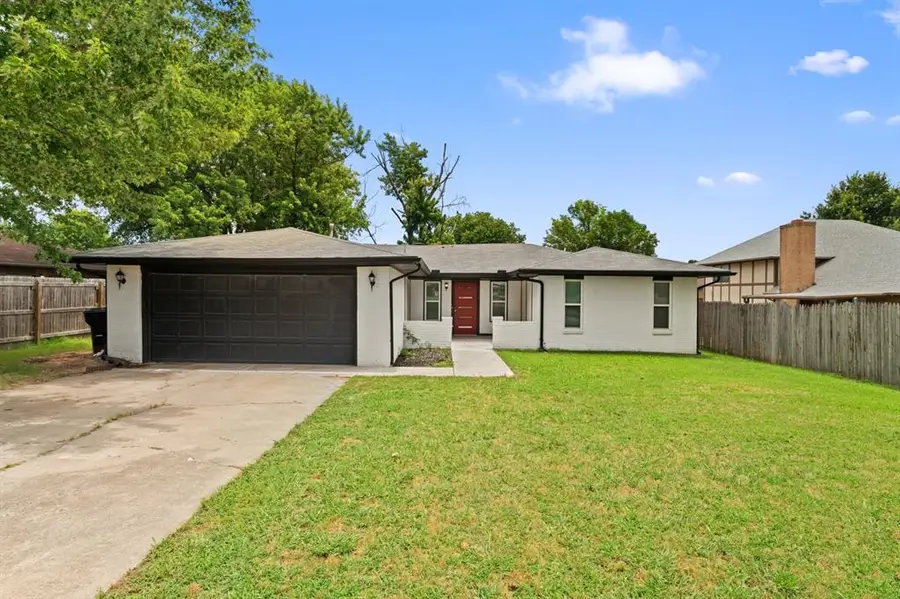 104 N Rambling Oaks Drive, Moore, OK 73160 - Image #2