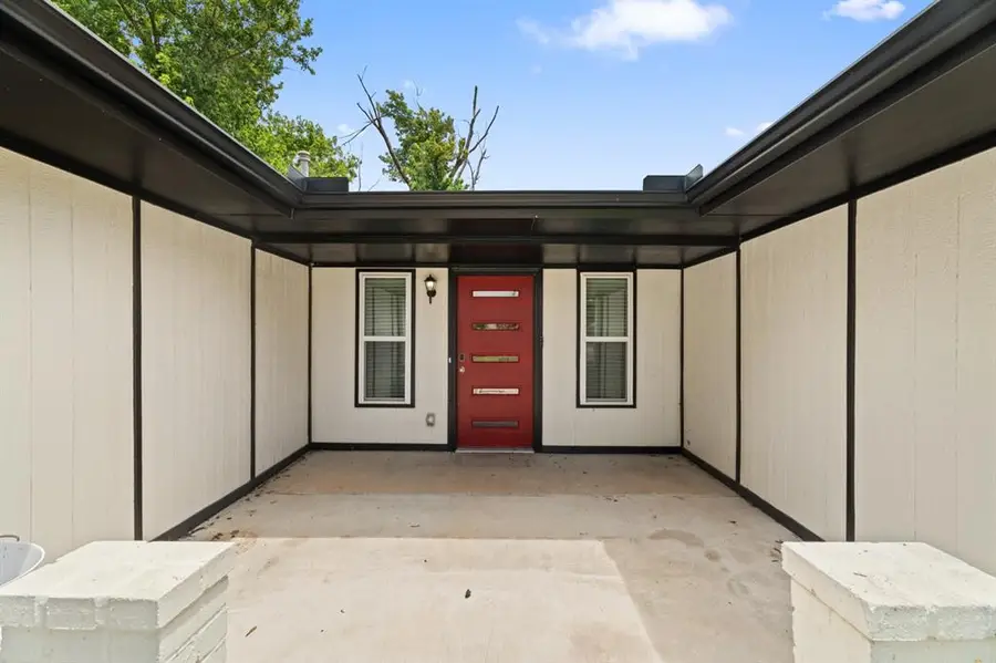 104 N Rambling Oaks Drive, Moore, OK 73160 - Image #3