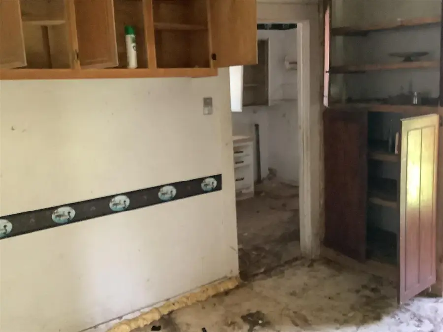 411 W Nebraska Avenue, Walters, OK 73572 - Image #3