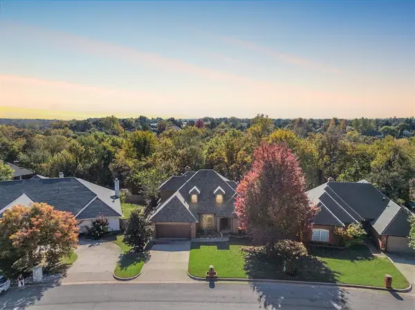 1812 Oaks Way, Edmond, OK 73131