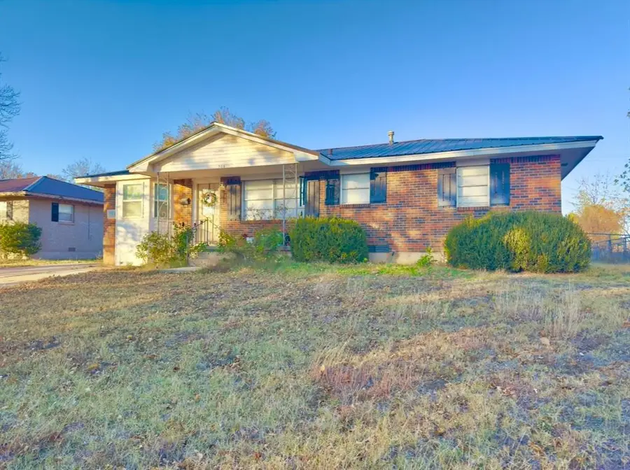 305 Gary Street, Mangum, OK 73554 - Image #2