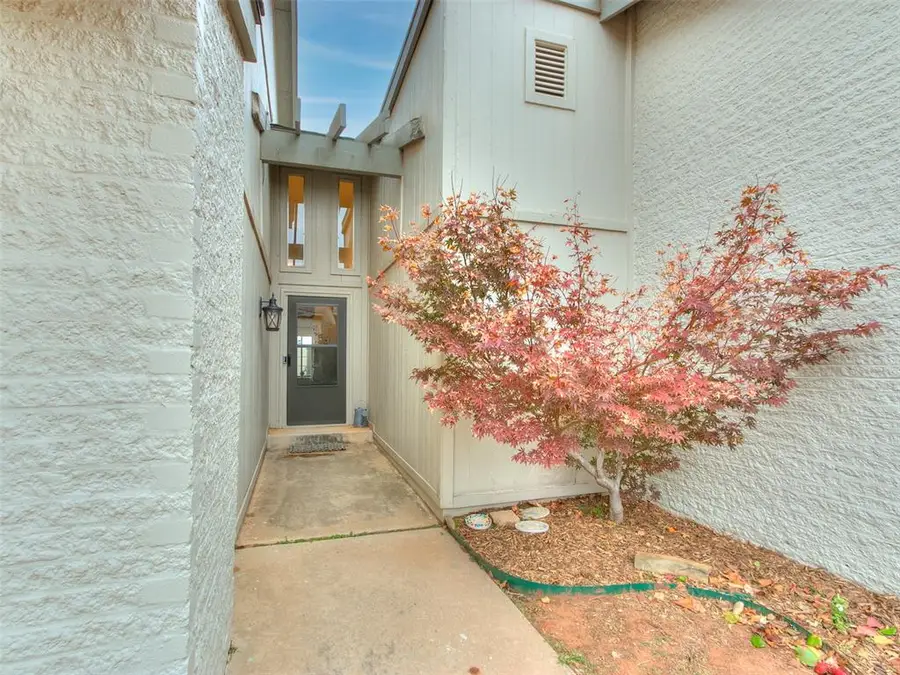 9803 Hefner Village Place, Oklahoma City, OK 73162 - Image #2