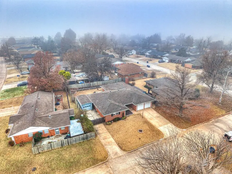 10505 Lyndon Road, The Village, OK 73120 - Image #2