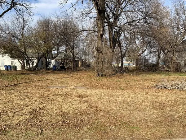 624 W Michigan Avenue, Chickasha, OK 73018