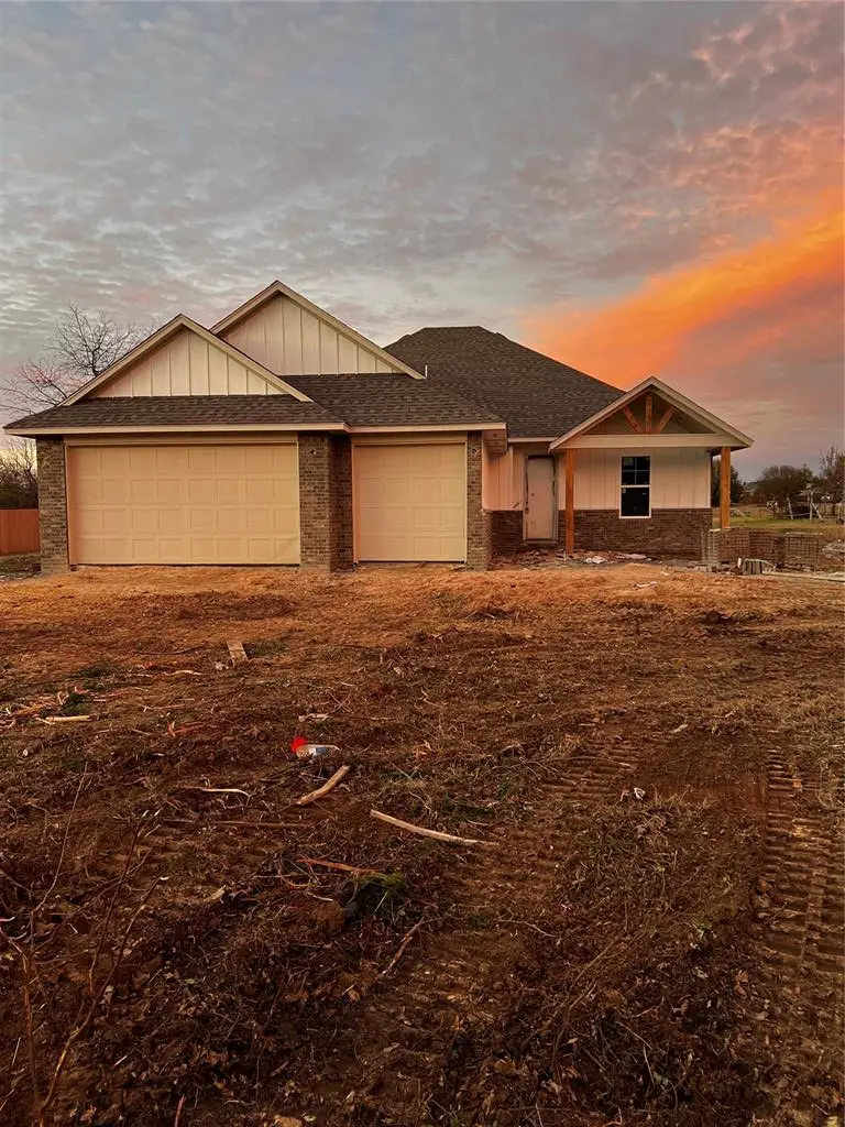 319 Cross Creek Circle, Ardmore, OK 73401 - Image #1