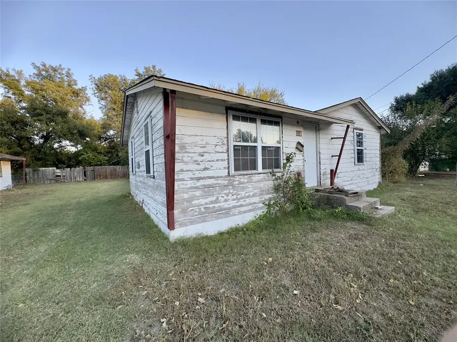 210 N Byers Avenue, Mangum, OK 73554 - Image #2