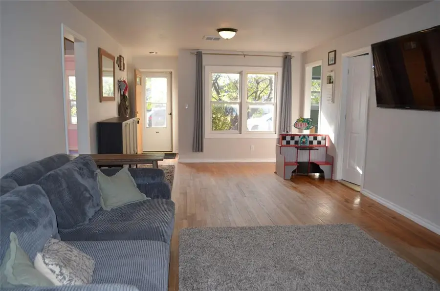 227 E California Street, Walters, OK 73572 - Image #2