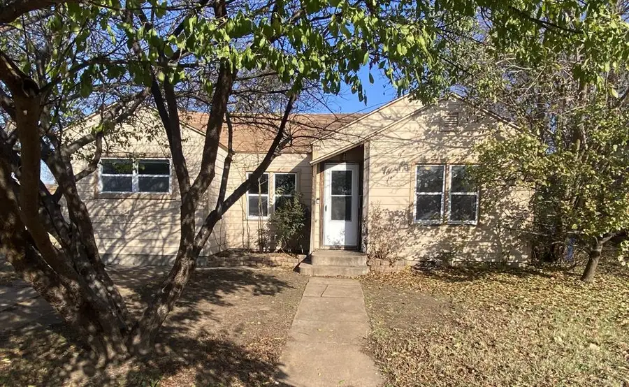 227 E California Street, Walters, OK 73572 - Image #3