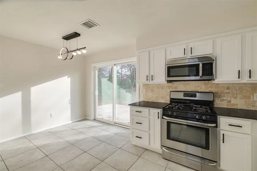 2404 Piccadilly Circle, Moore, OK 73160 - Image #3