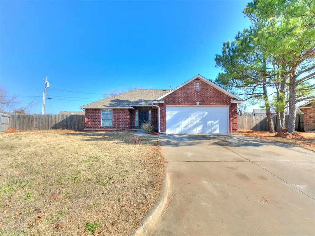 712 Wall Circle, Moore, OK 73160 - Image #1