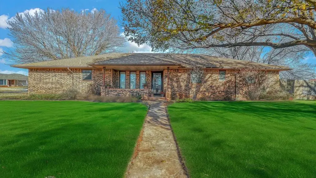 111 Shannon Drive, Elk City, OK 73644 - Image #1