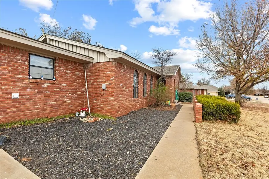 1207 N Kansas, Weatherford, OK 73096 - Image #2