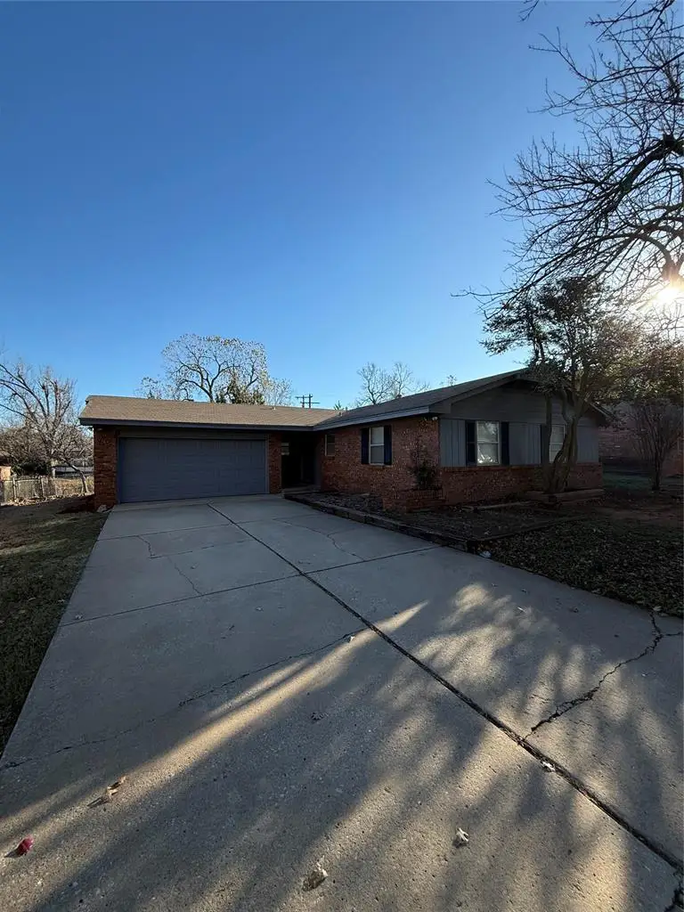 6520 N Grove Avenue, Warr Acres, OK 73132 - Image #2