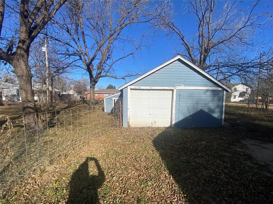 2016 E Walnut Avenue, Enid, OK 73701 - Image #3