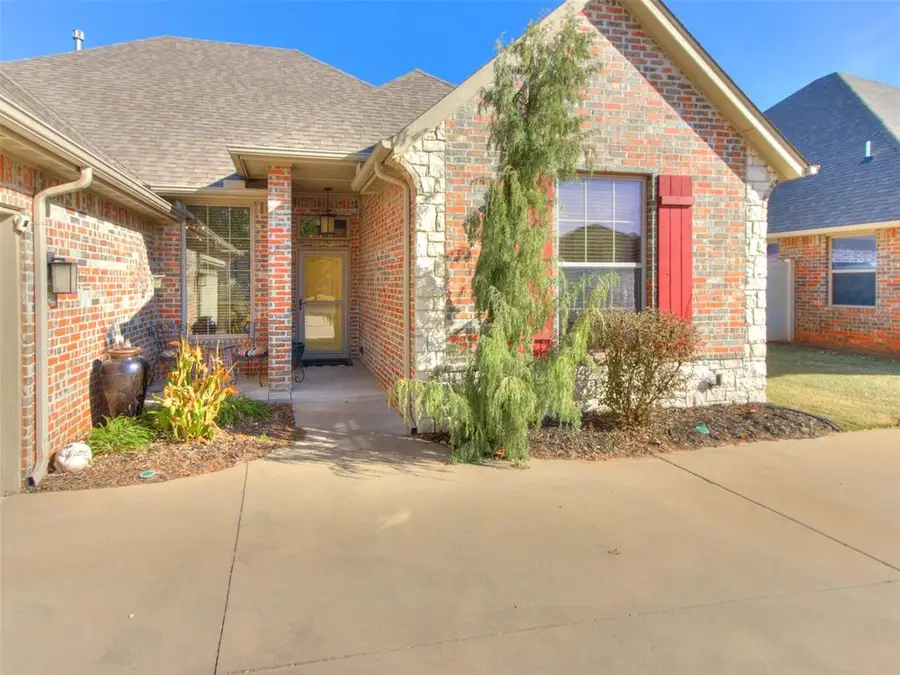 17820 Griffin Gate Drive, Edmond, OK 73012 - Image #2
