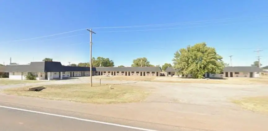 807 W Oklahoma Avenue, Okeene, OK 73763 - Image #2