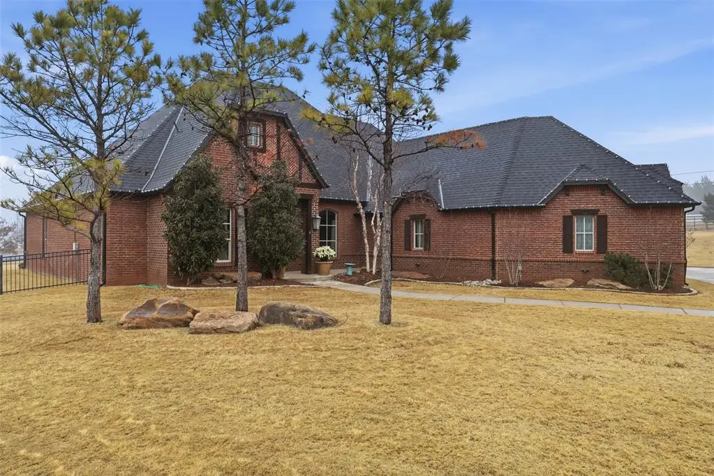22087 Black Walnut Circle, Edmond, OK 73012 - Image #1