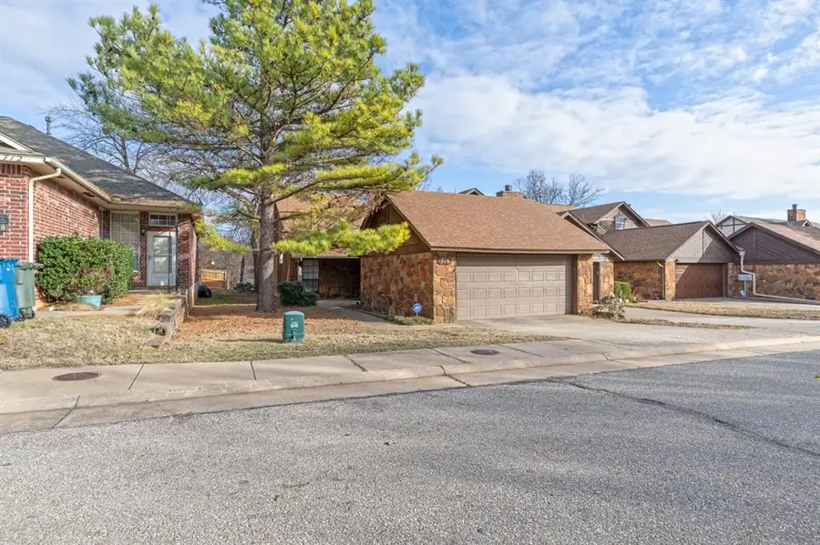 716 Rockridge Circle, Edmond, OK 73034 - Image #2