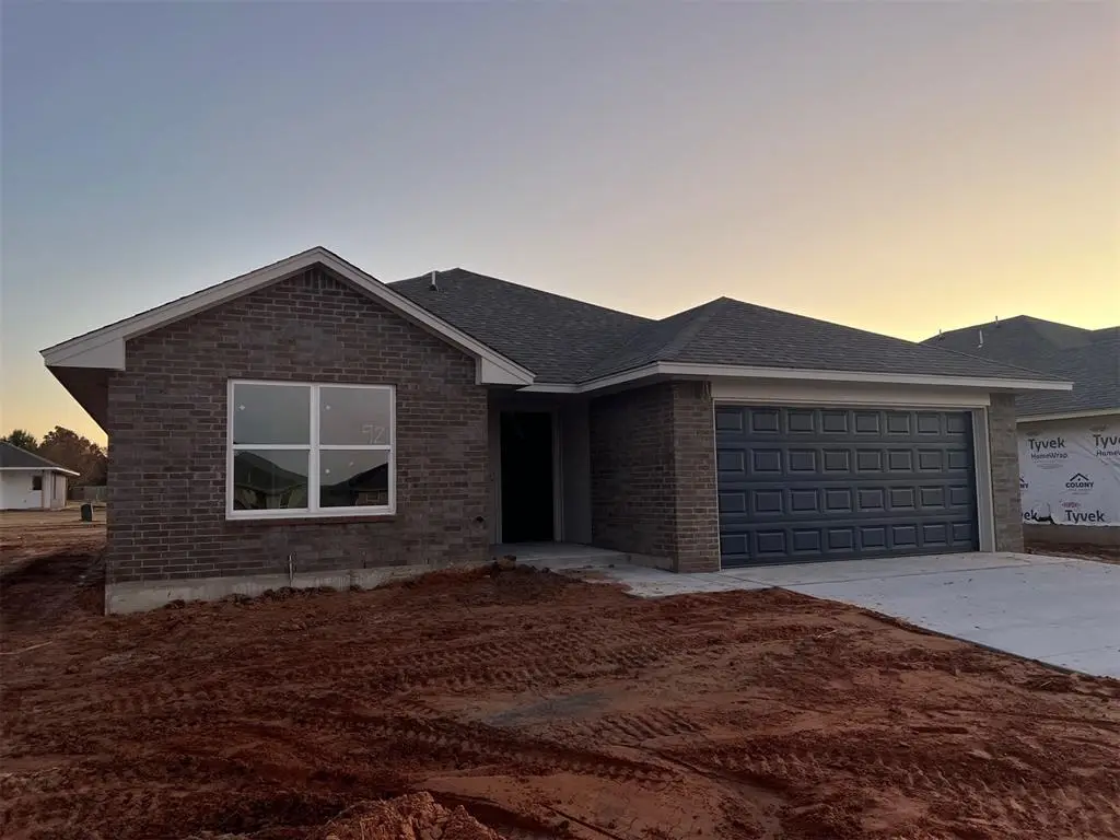 921 Hazy Brook Circle, Chickasha, OK 73018 - Image #1